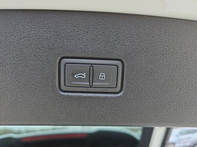 Used 2023 Audi Q5 2.0T Premium w/ Convenience Package image 16
