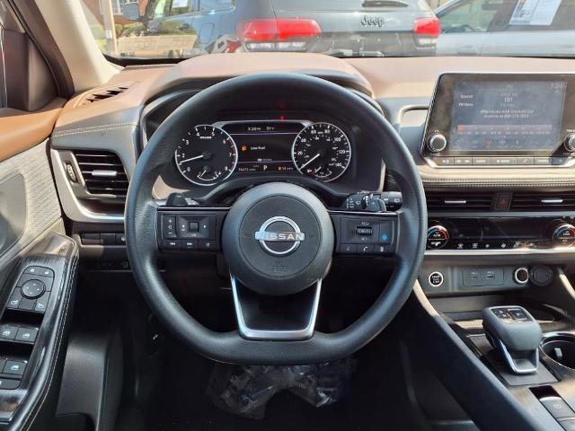 Used 2023 Nissan Rogue SV image 16