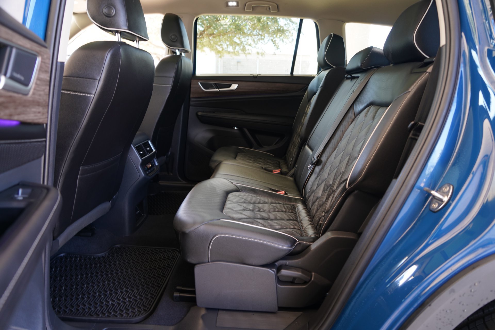 Certified 2025 Volkswagen Atlas SEL Premium R-Line AWD/4WD image 29