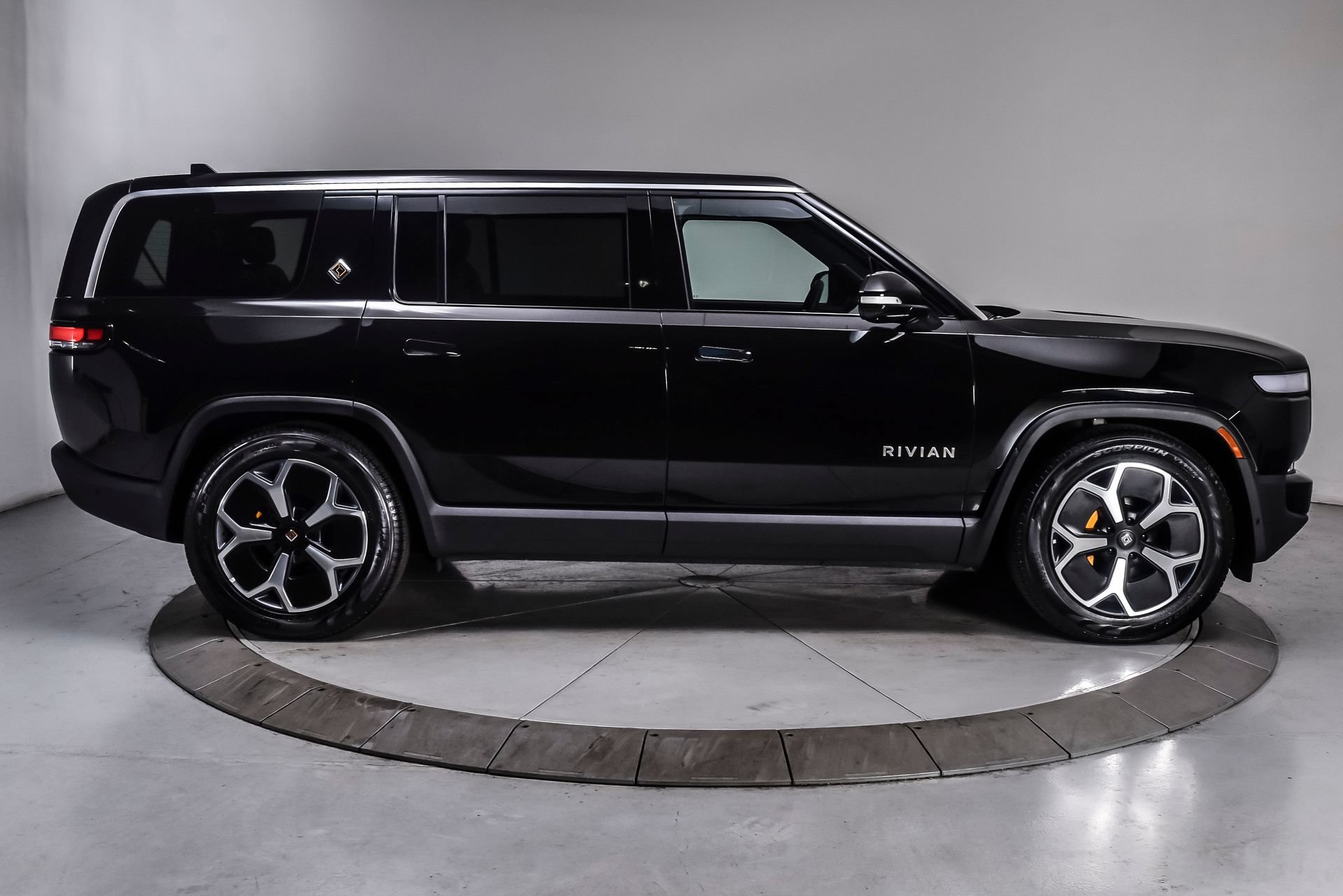 Used 2024 Rivian R1S Adventure AWD/4WD image 7