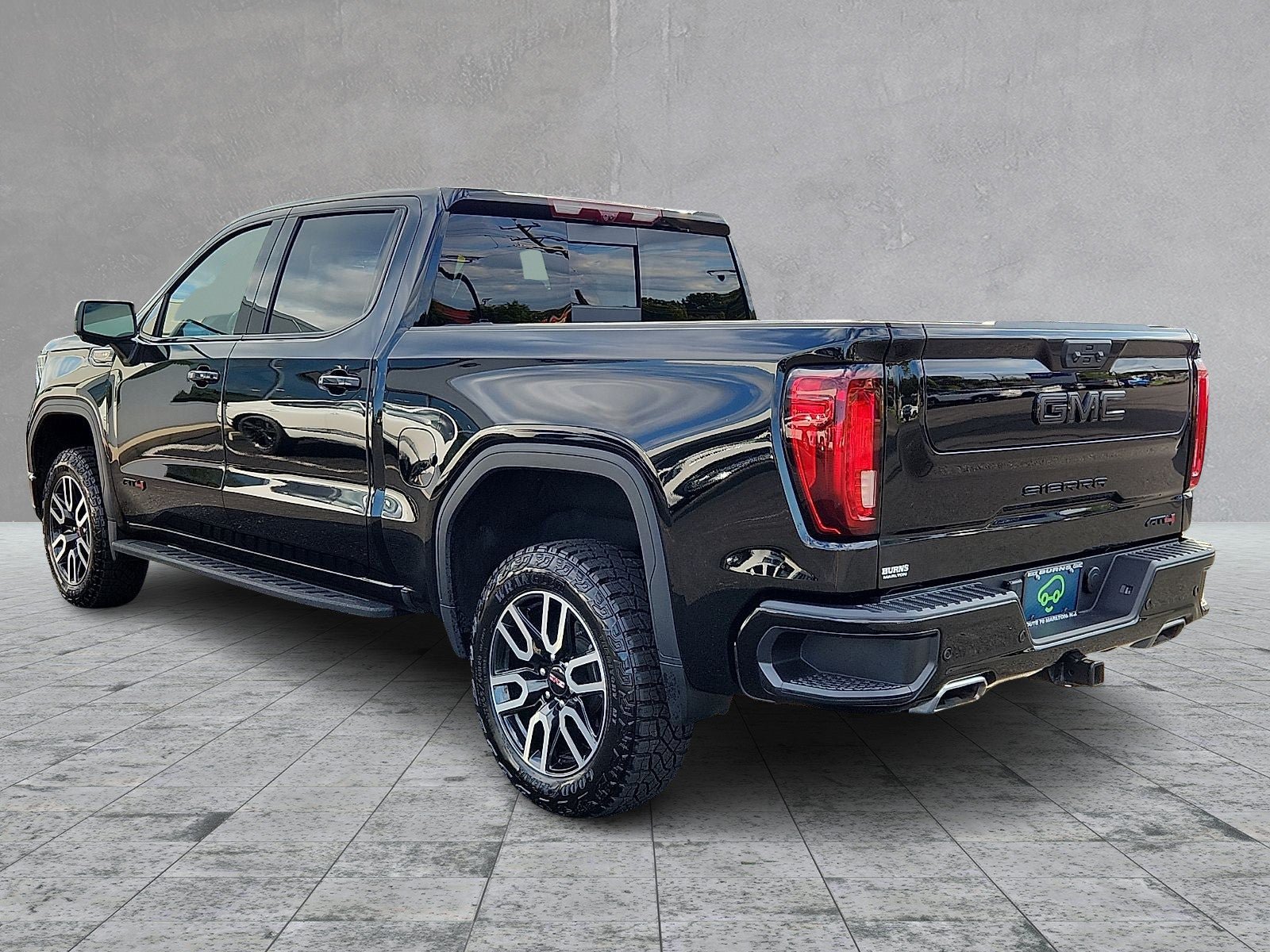 Certified 2024 GMC Sierra 1500 AT4 w/ Technology Package AWD/4WD image 4