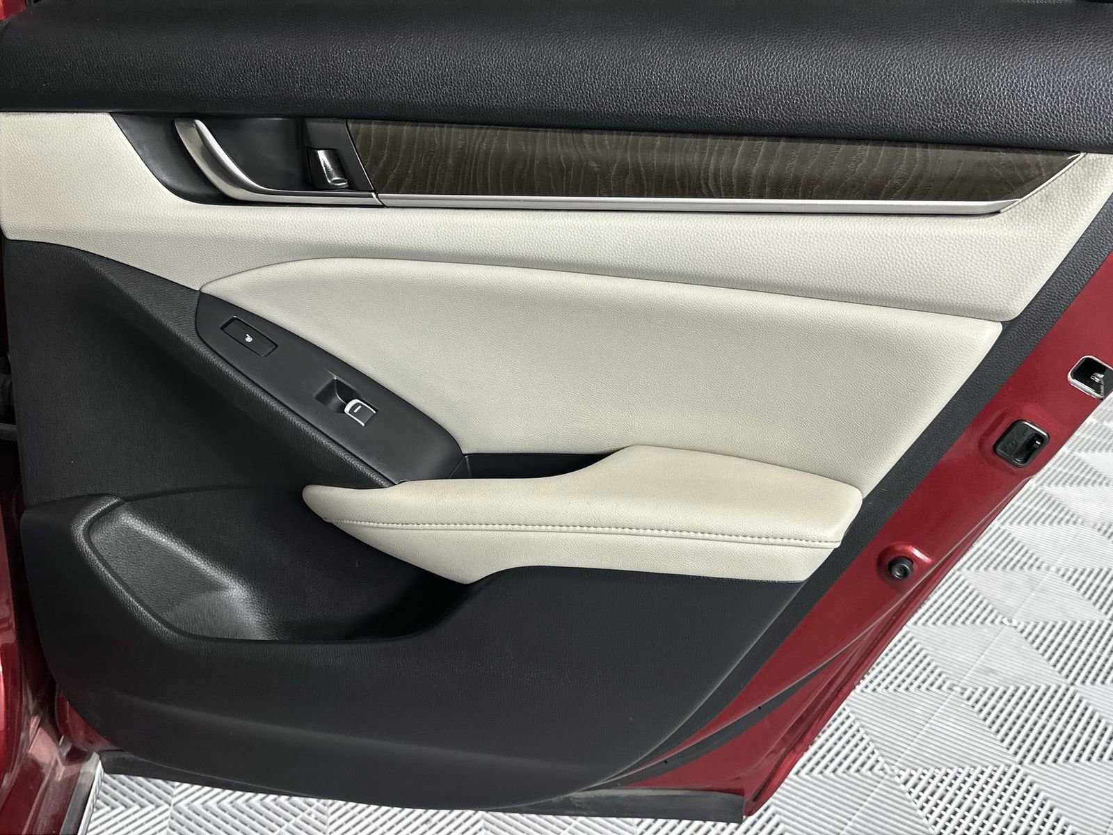 Used 2020 Honda Accord Touring image 32