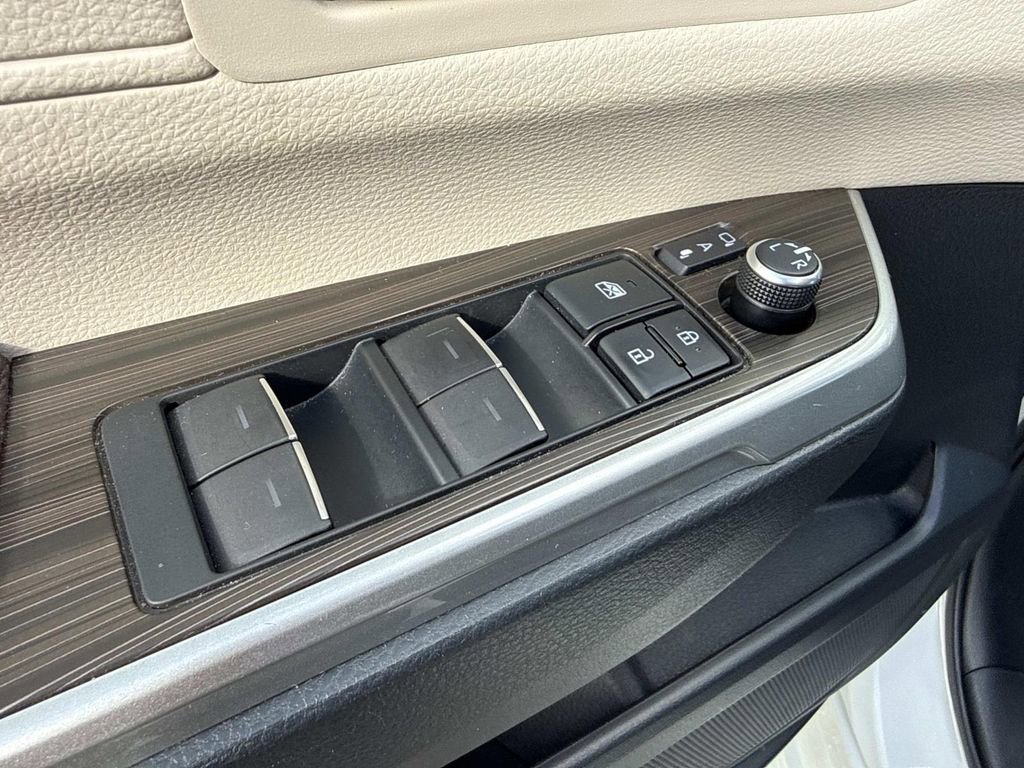 Used 2021 Toyota Sienna Platinum image 23