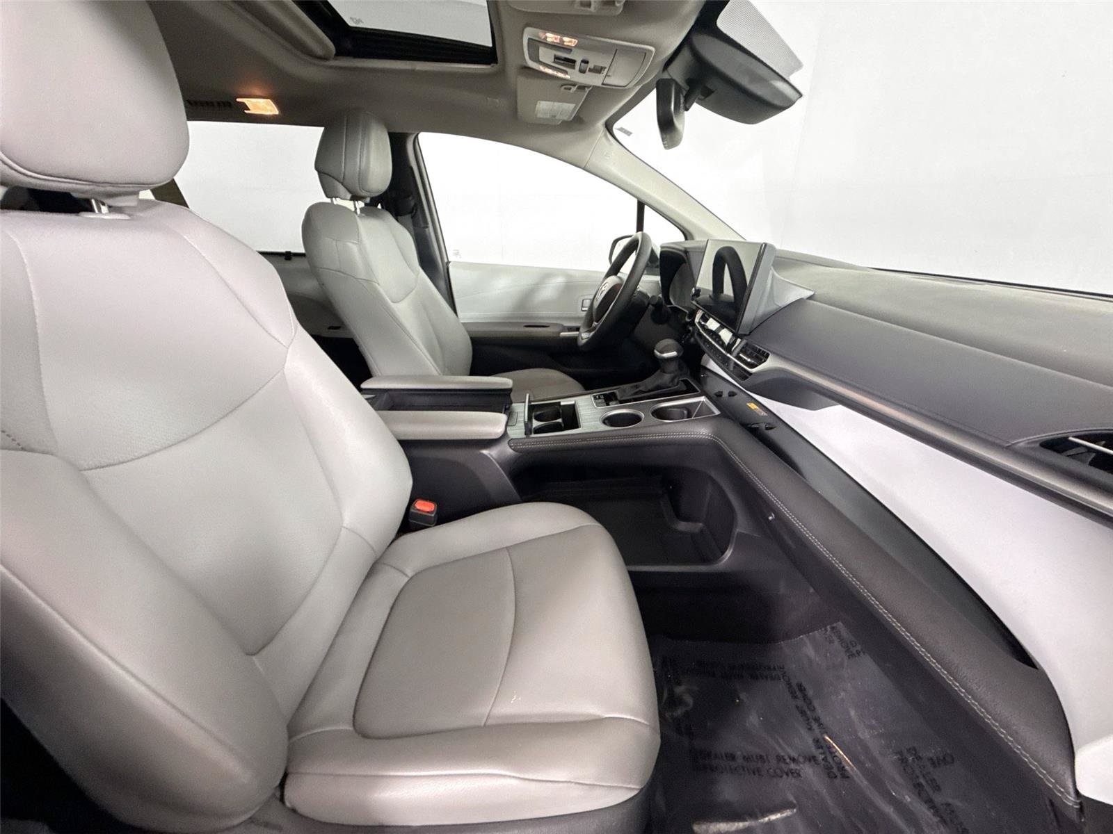 Certified 2026 Toyota Sienna XLE FWD image 43