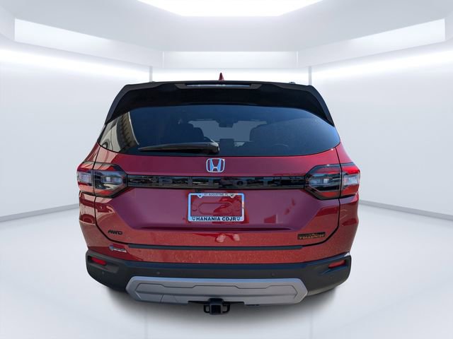 Used 2025 Honda Pilot TrailSport image 4