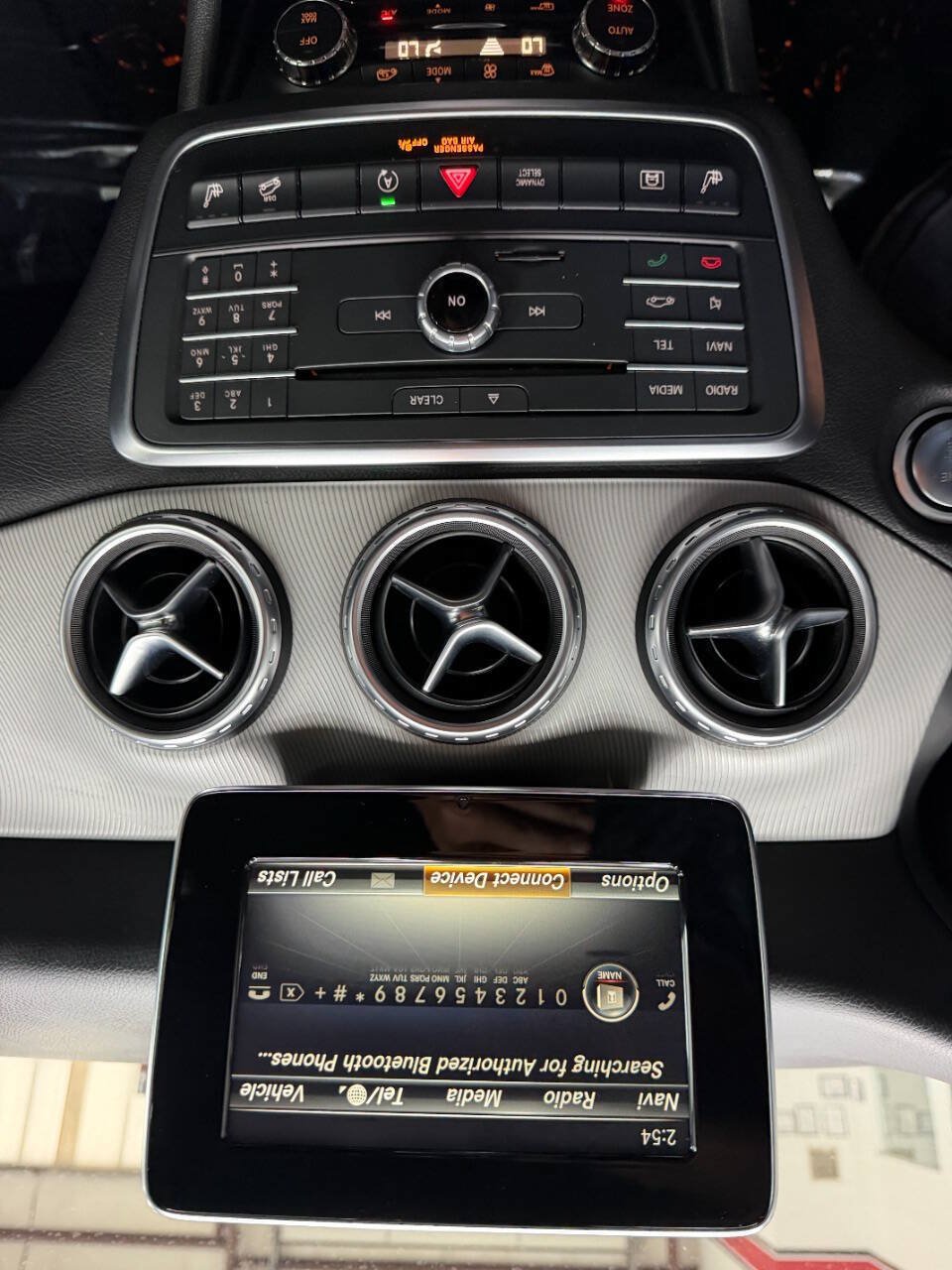 Used 2017 Mercedes-Benz GLA 250 4MATIC image 27