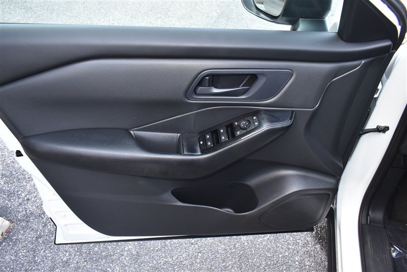 Used 2024 Nissan Rogue S AWD/4WD image 10