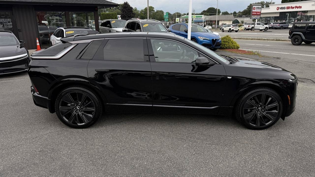 Used 2024 Cadillac Lyriq Sport RWD image 20