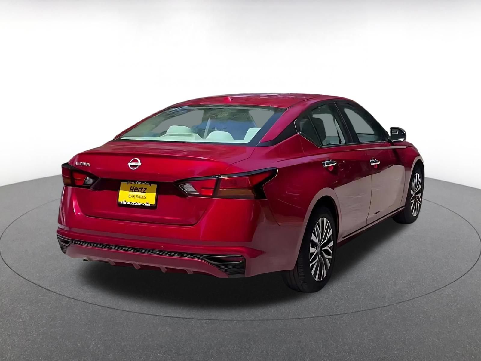 Used 2025 Nissan Altima 2.5 SV FWD image 13