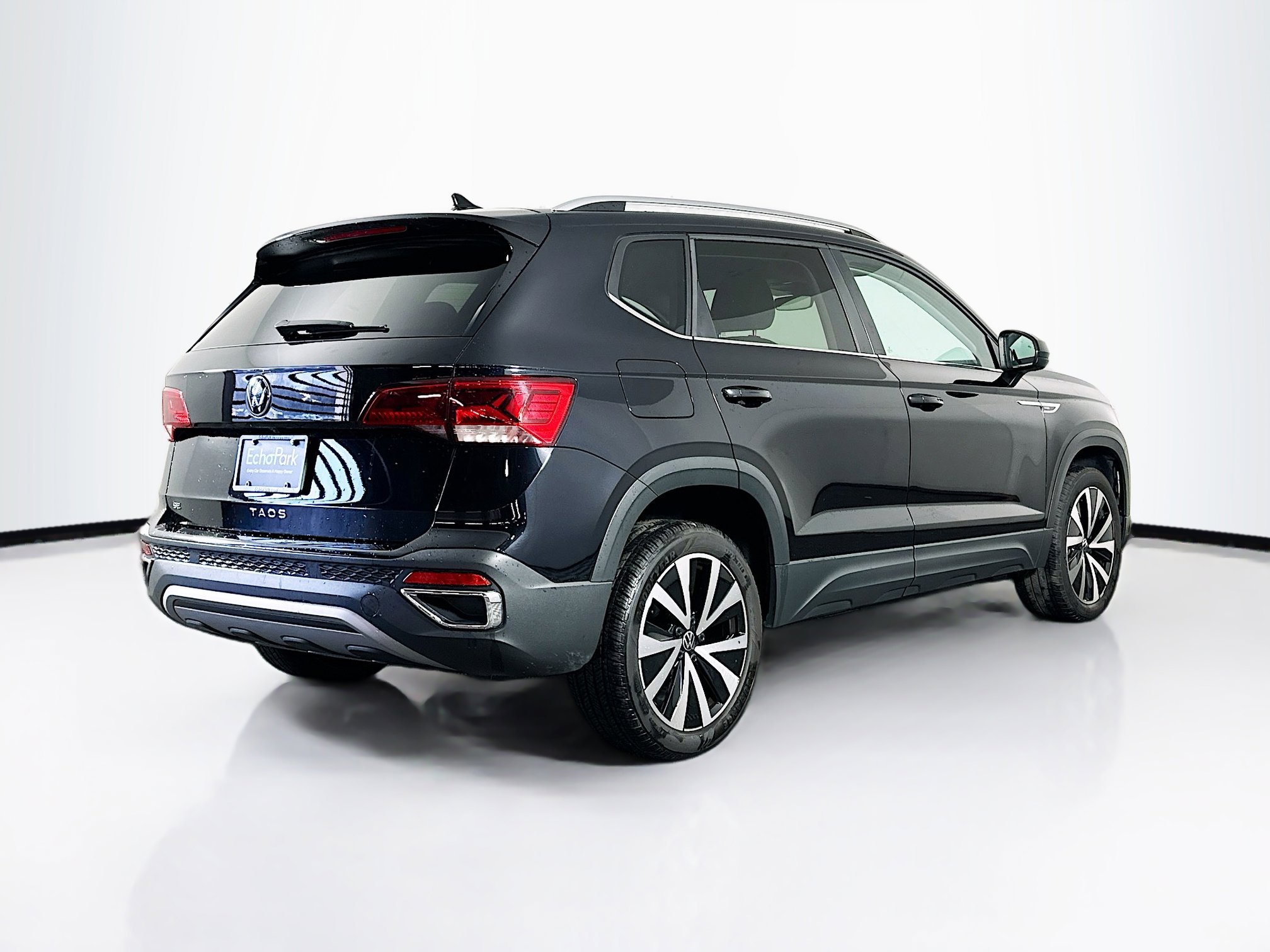 Used 2024 Volkswagen Taos SE image 9