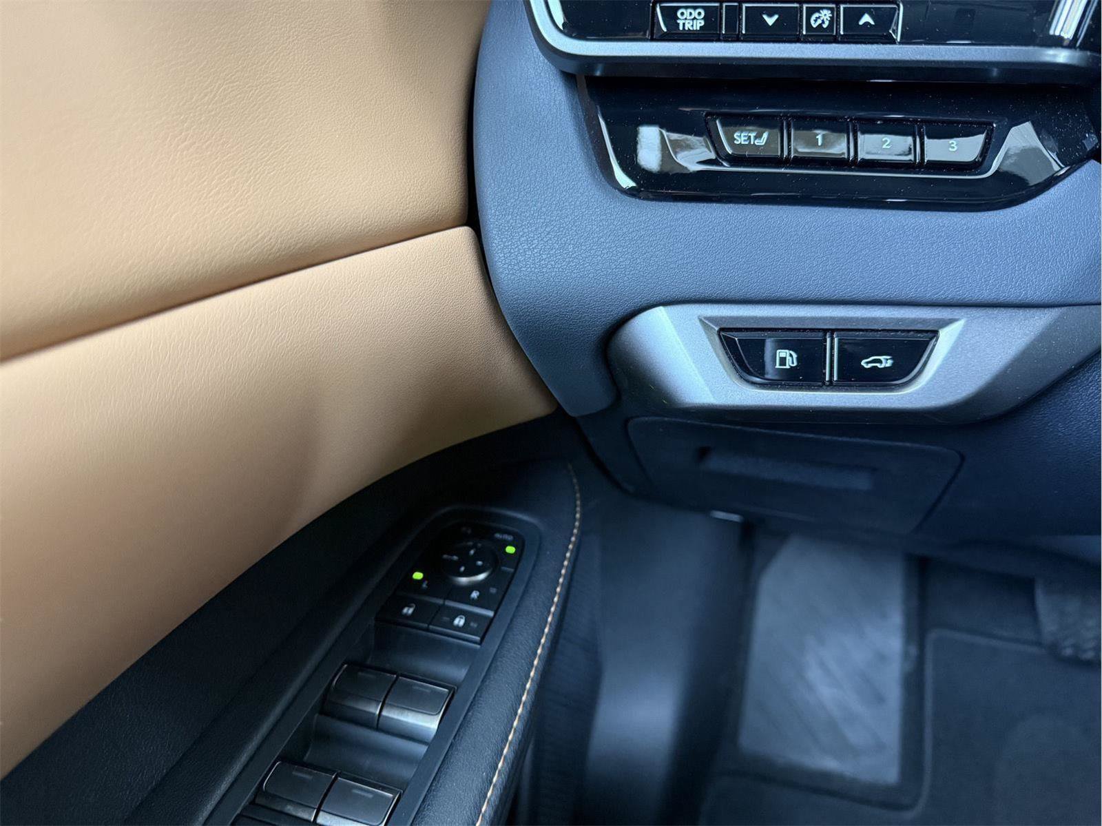 Certified 2025 Lexus RX 350 Premium AWD/4WD image 16