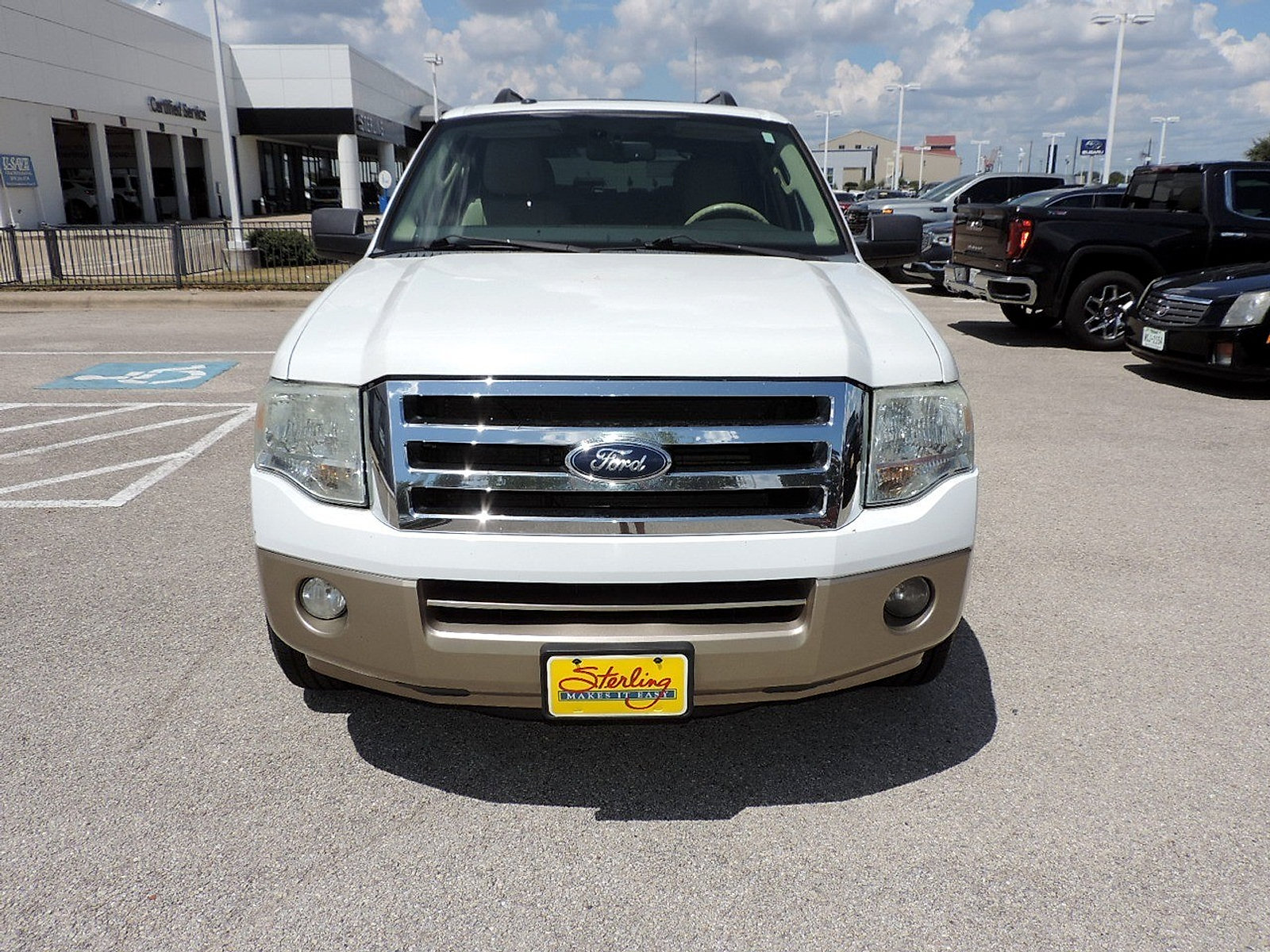 Used 2014 Ford Expedition XLT w/ Equipment Group 201A RWD image 2