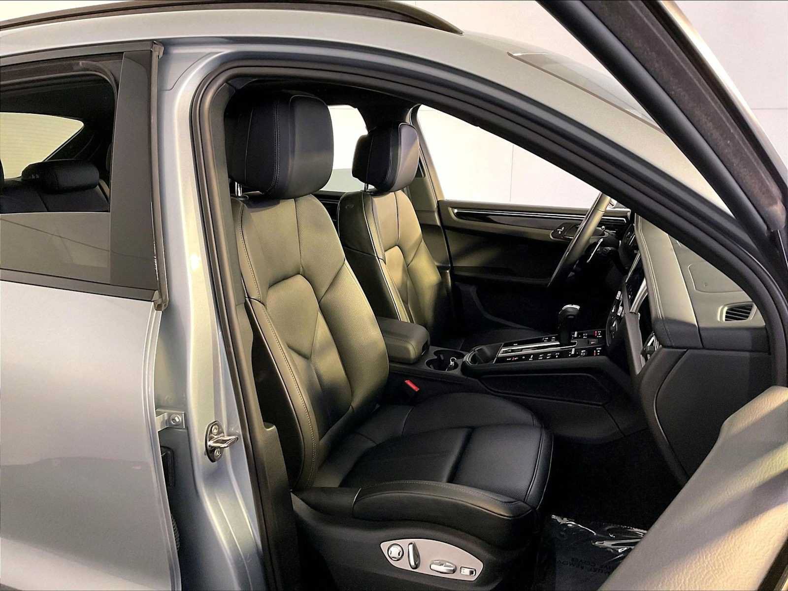 Certified 2026 Porsche Macan AWD/4WD image 18