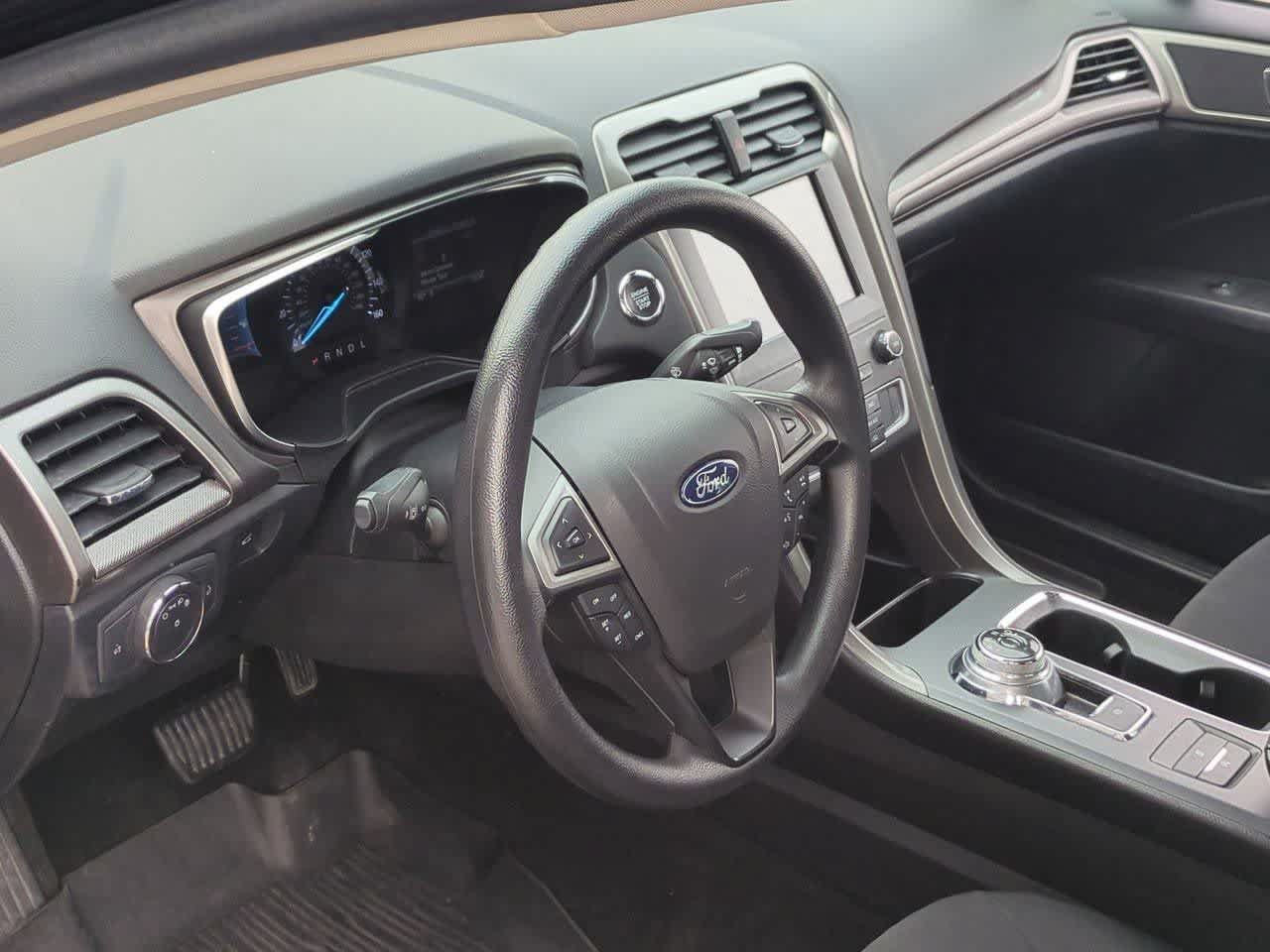 Used 2020 Ford Fusion SE FWD video 2