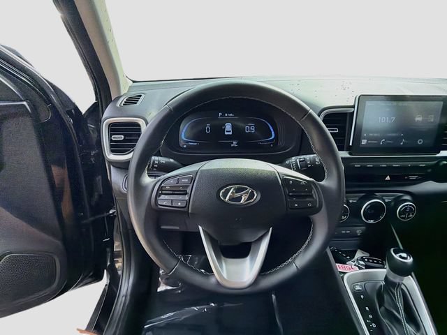 Certified 2025 Hyundai Venue SEL FWD image 11
