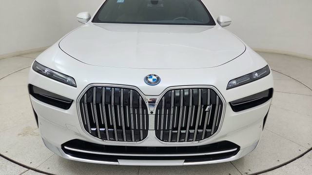 Used 2023 BMW i7 xDrive60 w/ Executive Package 2 image 9