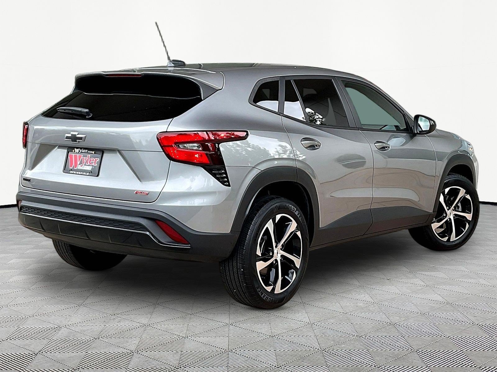 Used 2024 Chevrolet Trax RS FWD image 6
