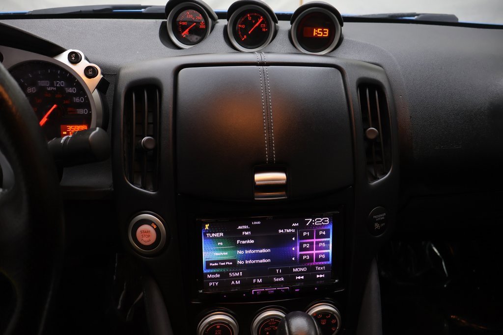 Used 2011 Nissan 370Z Roadster image 18