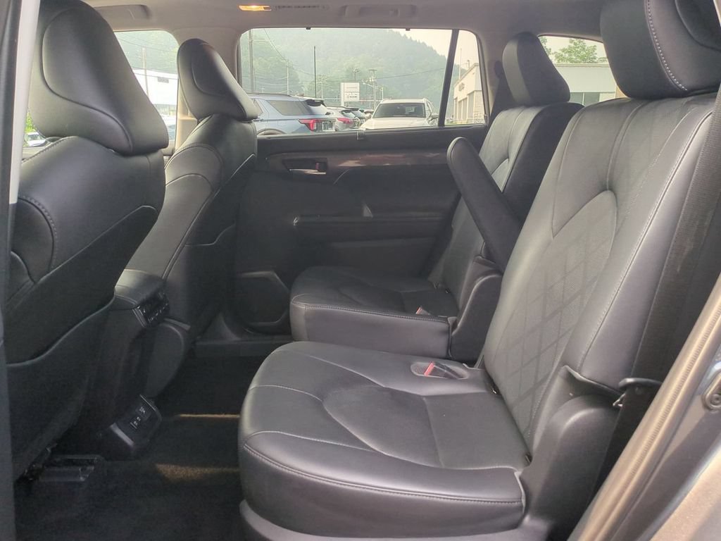 Used 2020 Toyota Highlander Platinum AWD/4WD image 25