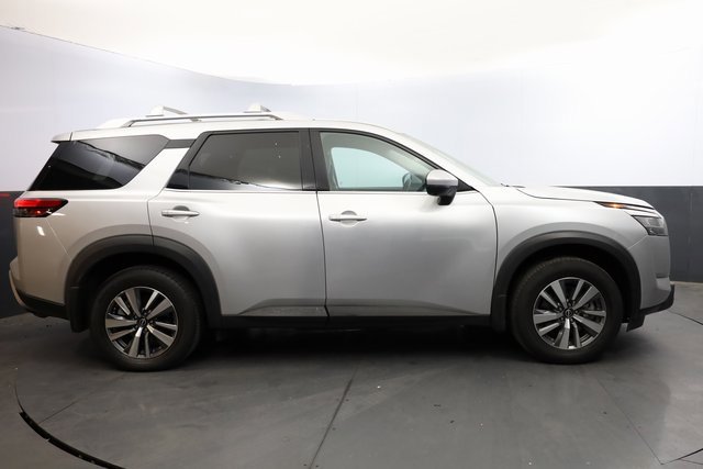 Certified 2024 Nissan Pathfinder SL image 4