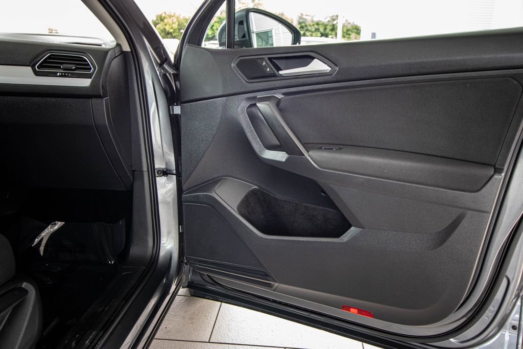 Used 2021 Volkswagen Tiguan S image 17