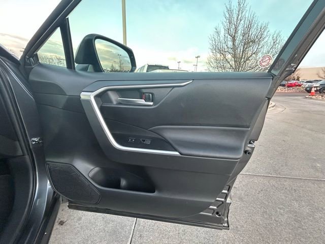 Used 2025 Toyota RAV4 XLE image 27