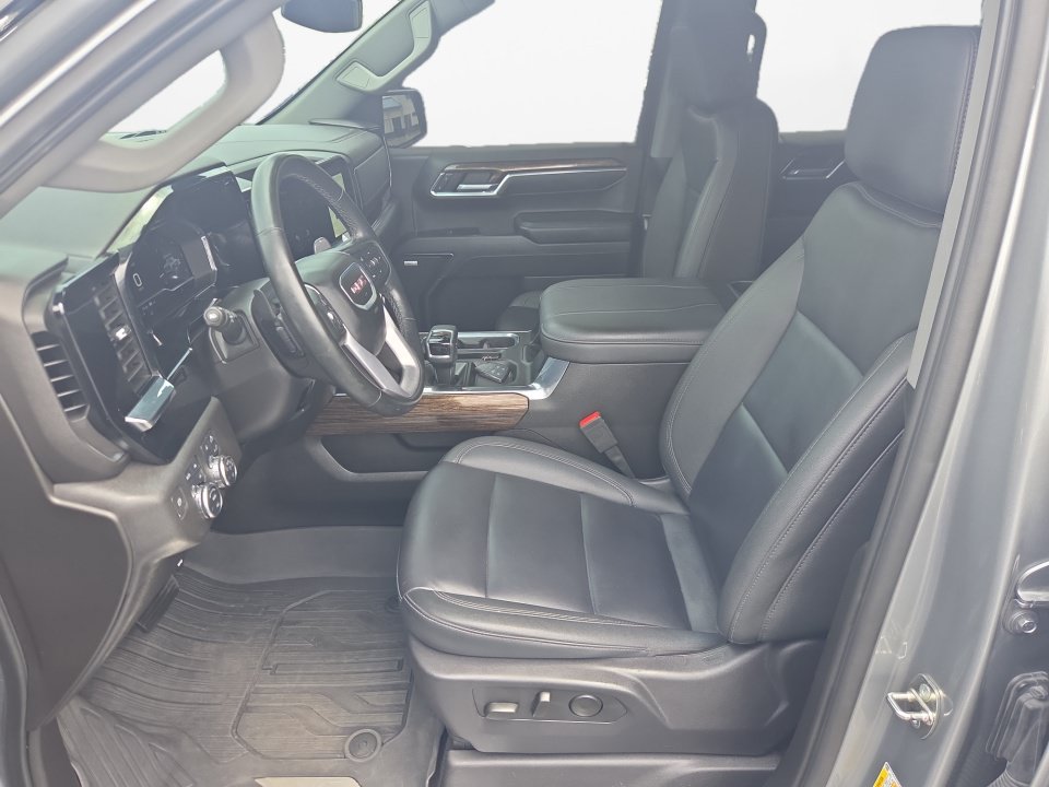 Used 2024 GMC Sierra 1500 Elevation w/ Elevation Premium Package AWD/4WD image 11