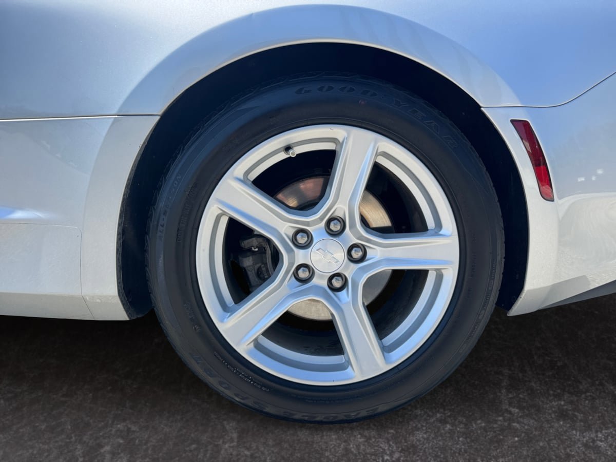Used 2018 Chevrolet Camaro LS RWD image 9