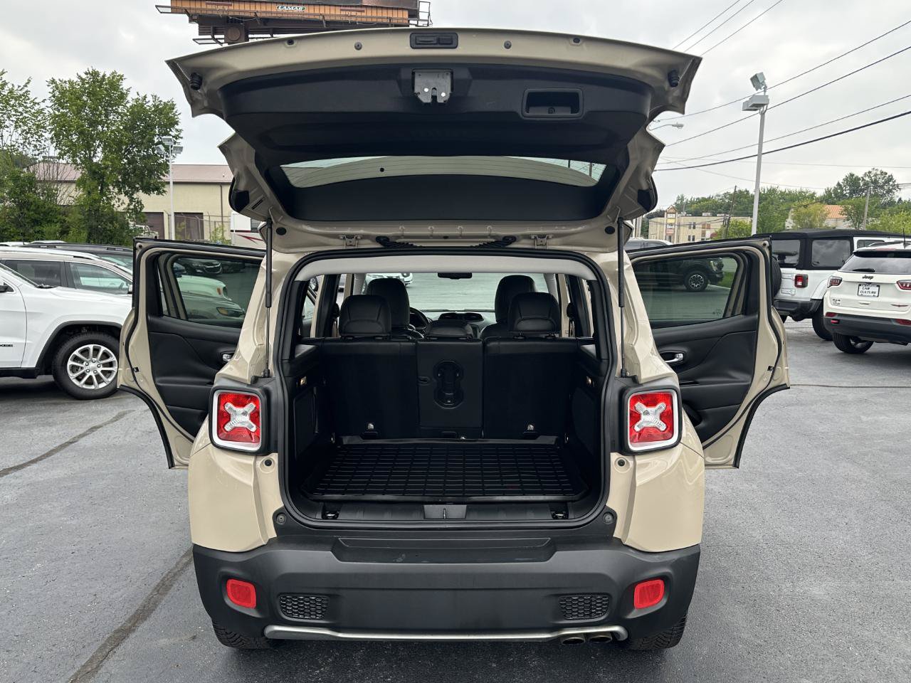 Used 2015 Jeep Renegade Limited AWD/4WD image 35