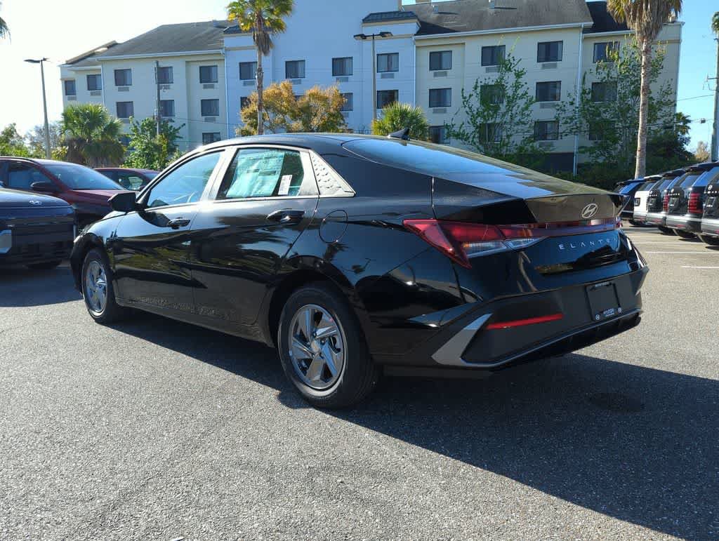 New 2026 Hyundai Elantra SE FWD image 4
