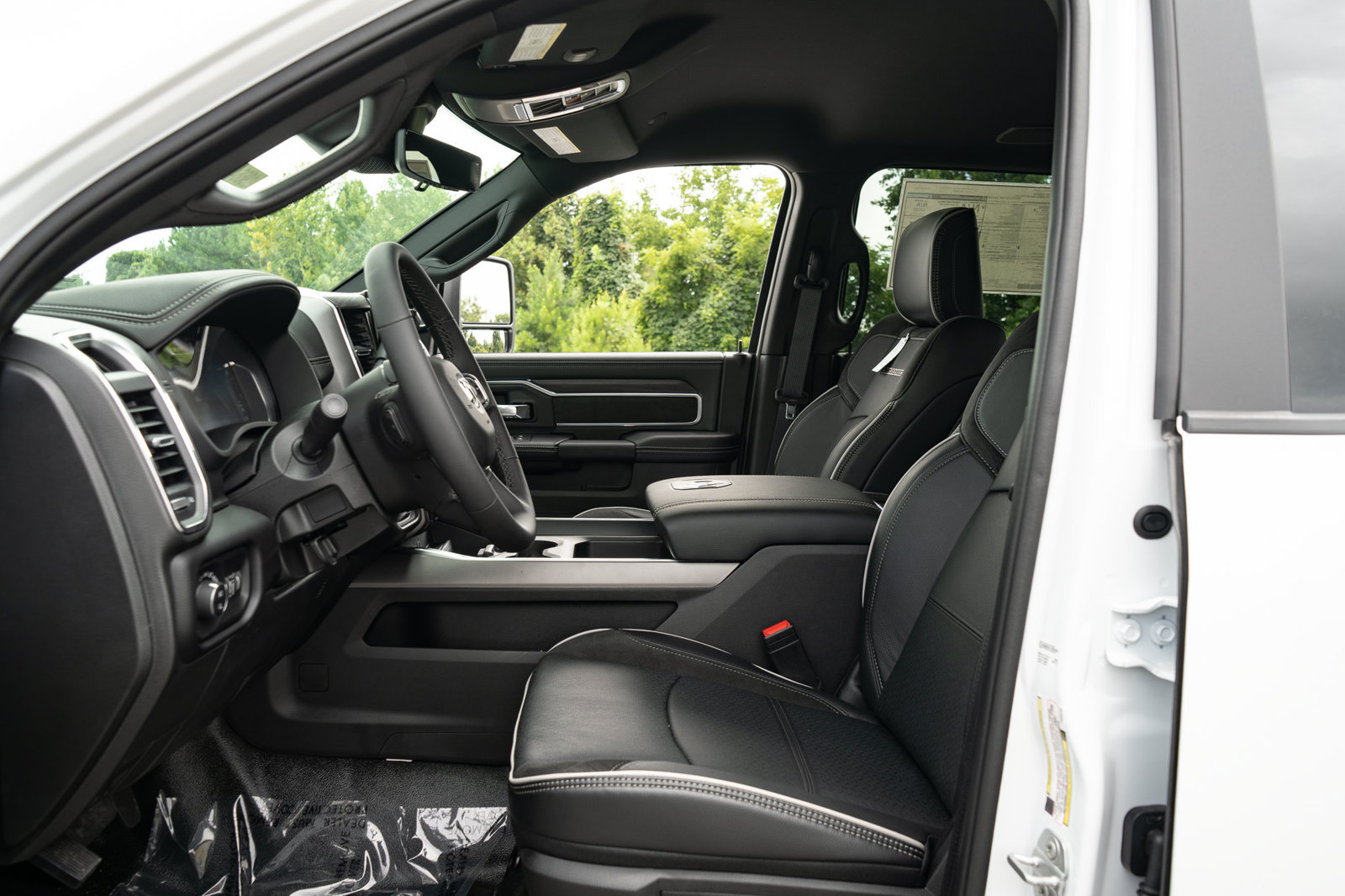 New 2026 RAM 4500 4x4 Crew Cab DRW w/ Laramie Trim Package image 29
