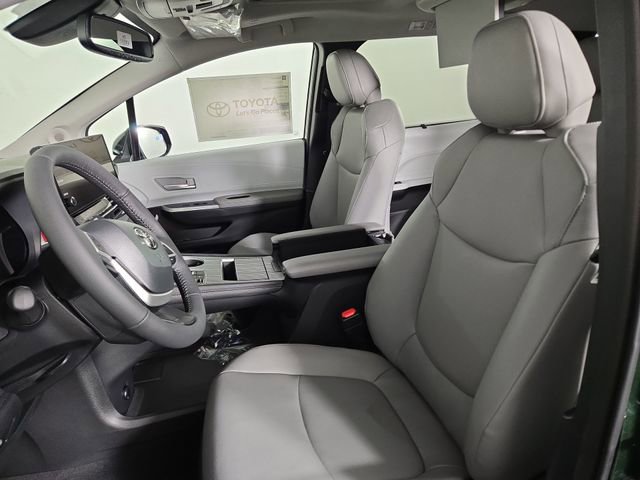 New 2026 Toyota Sienna XLE image 13