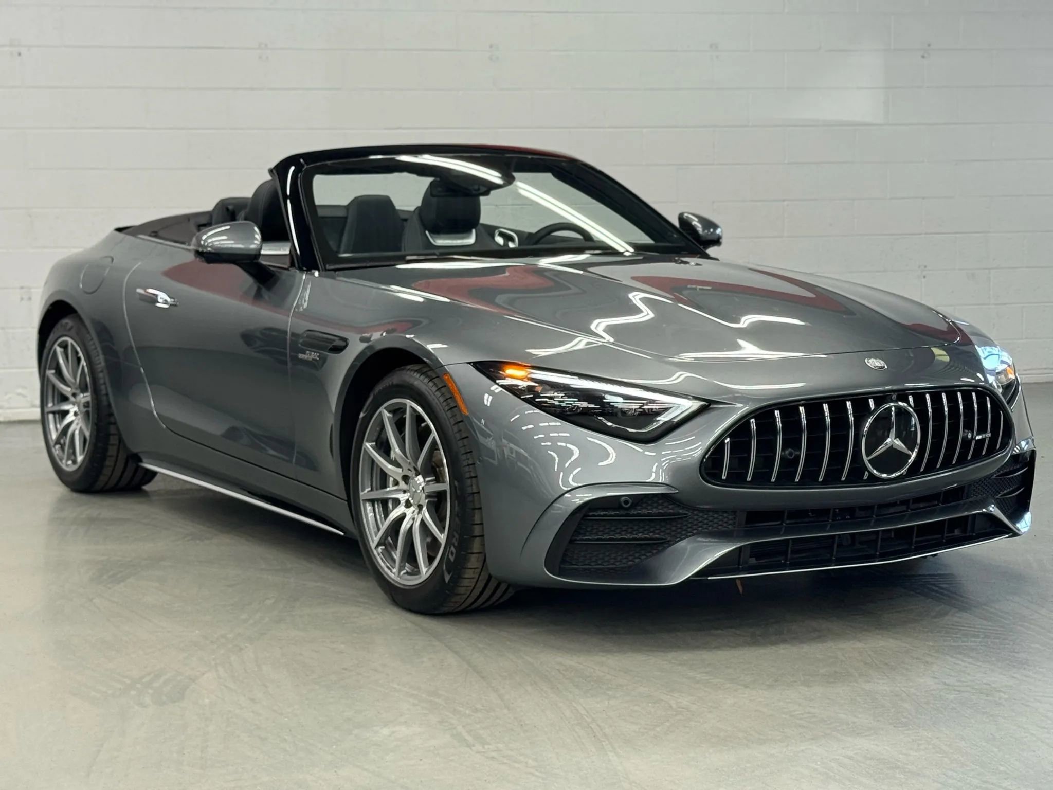 Used 2023 Mercedes-Benz SL 43 AMG w/ Driver Assistance Package image 16