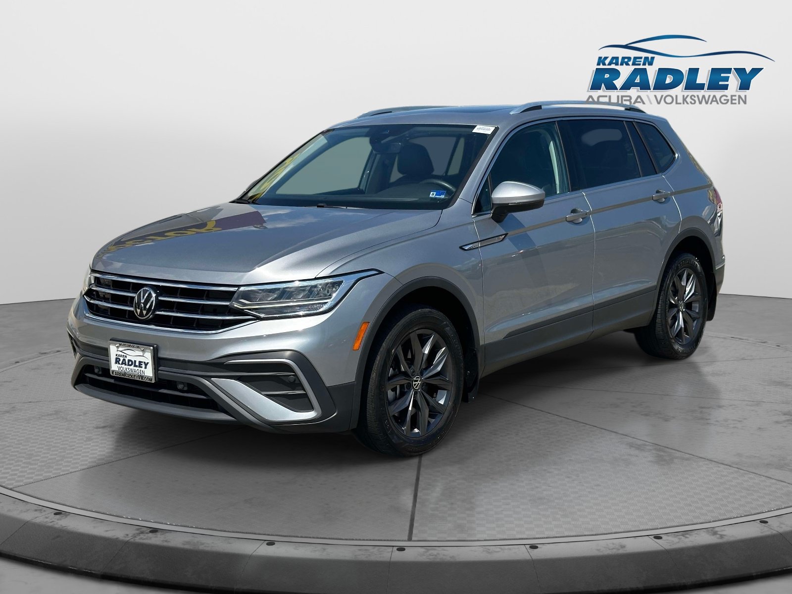 Certified 2023 Volkswagen Tiguan SE w/ Panoramic Sunroof Package AWD/4WD image 5