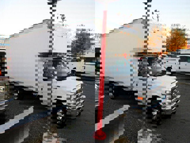 Used 2014 Ford E-350 and Econoline 350 Super Duty RWD image 2