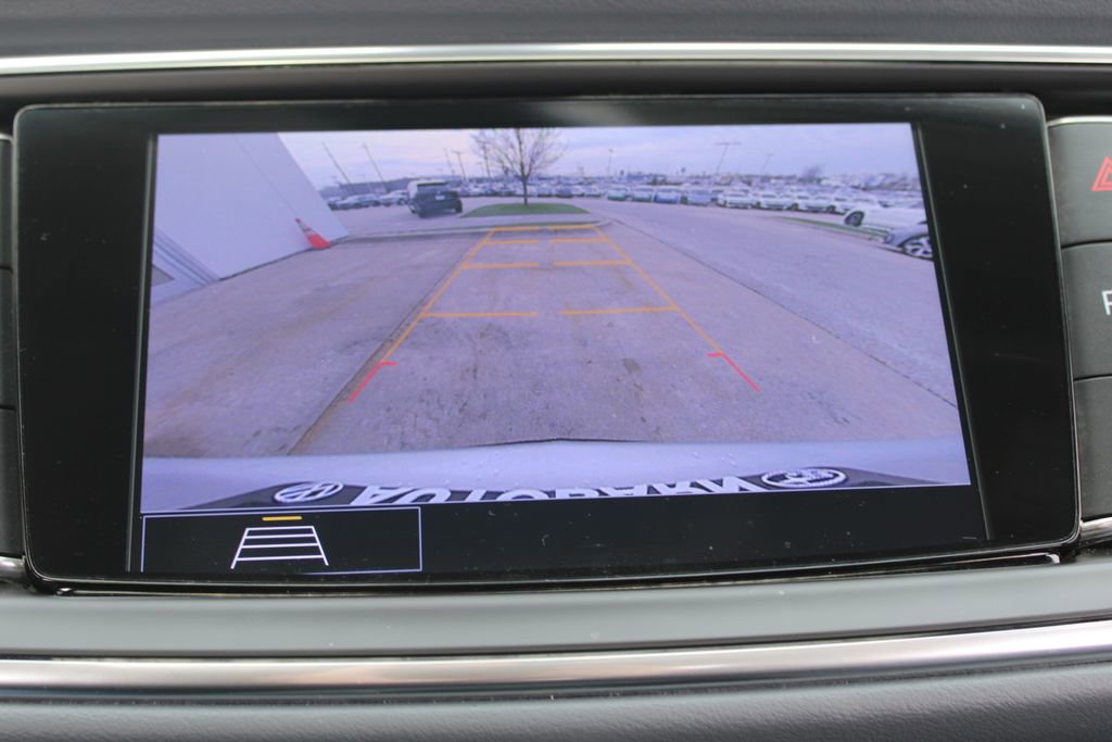 Used 2020 Buick Enclave Essence image 16
