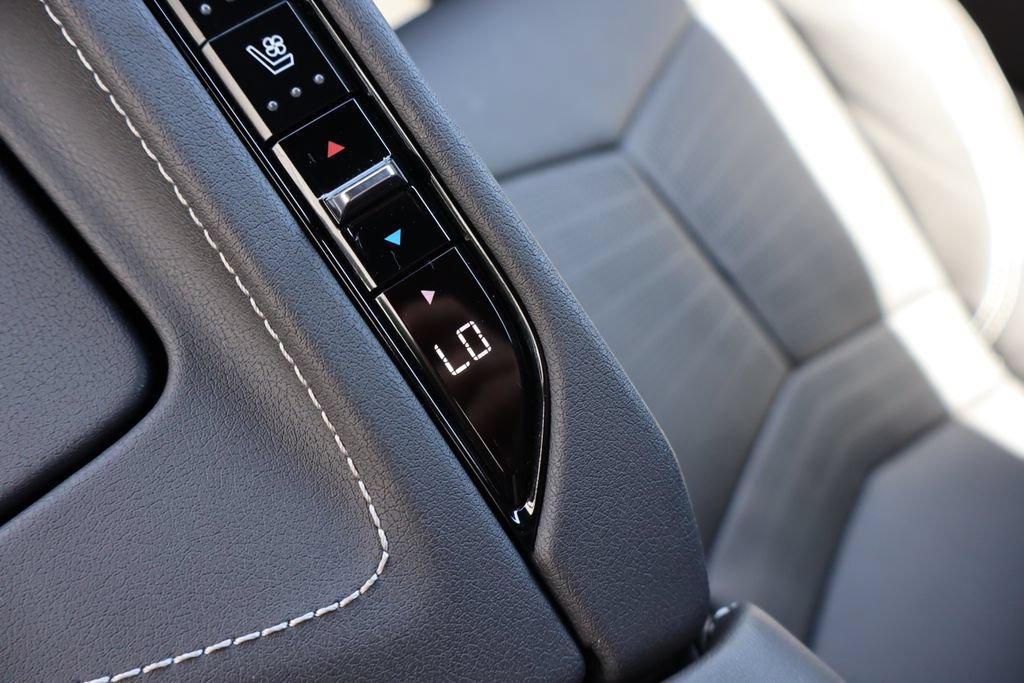 Used 2024 Chevrolet Corvette Stingray Preferred Cpe w/ Z51 Performance Package RWD image 13