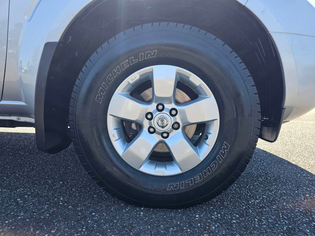 Used 2012 Nissan Frontier SV w/ SV Premium Utility Pkg AWD/4WD image 9