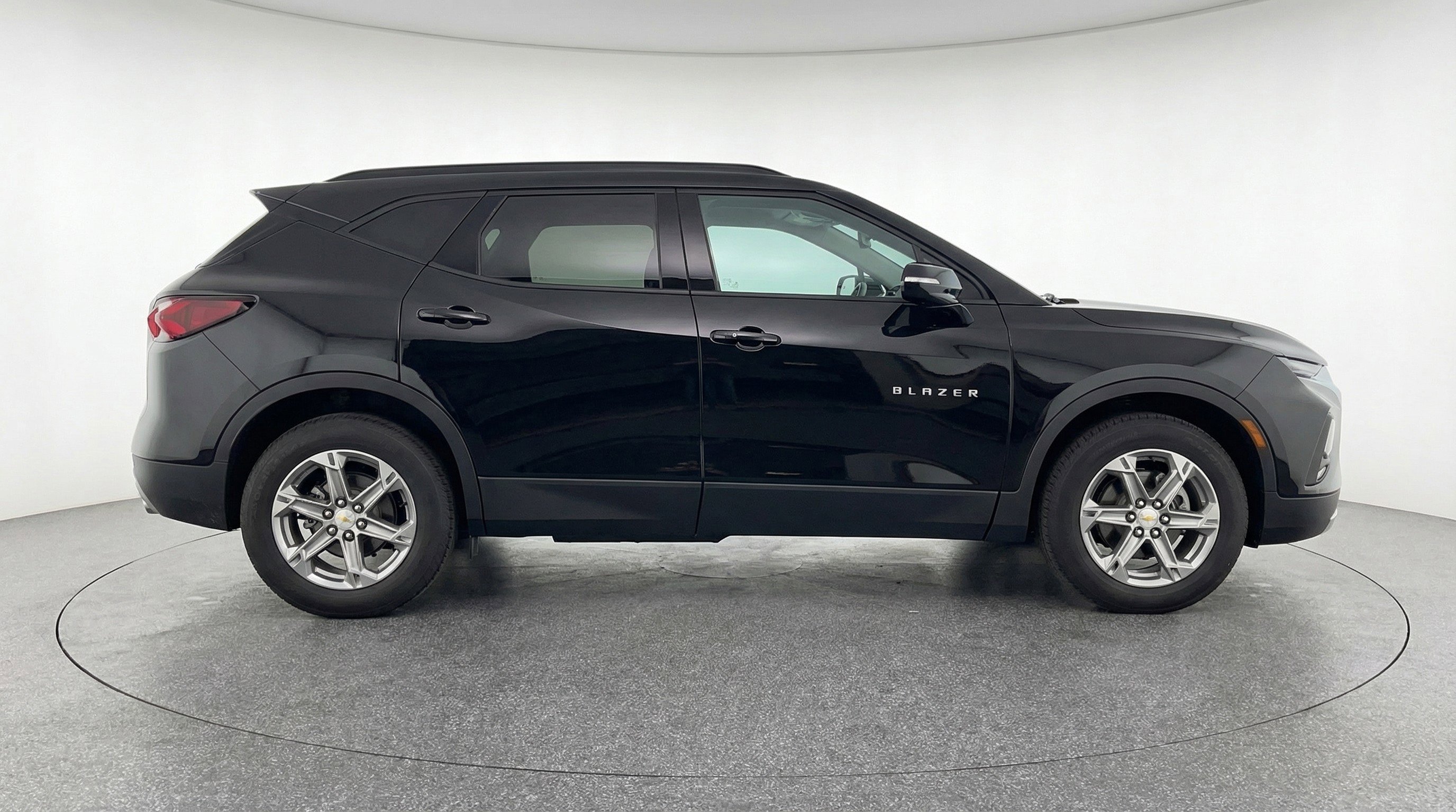 Used 2025 Chevrolet Blazer LT FWD image 11