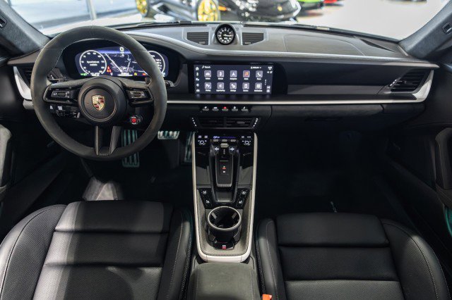 Used 2025 Porsche 911 Carrera GTS image 30