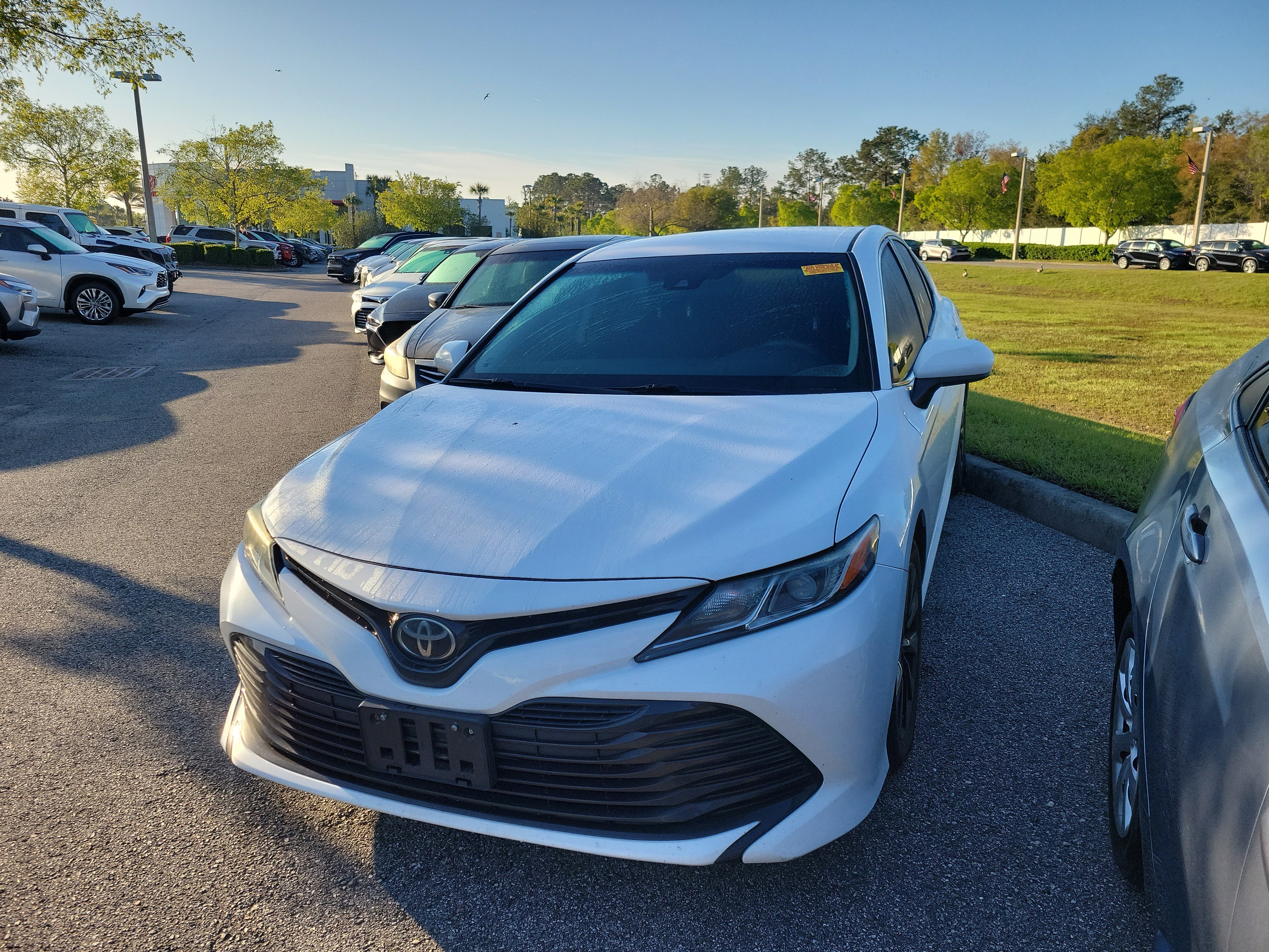 Used 2019 Toyota Camry LE image 1