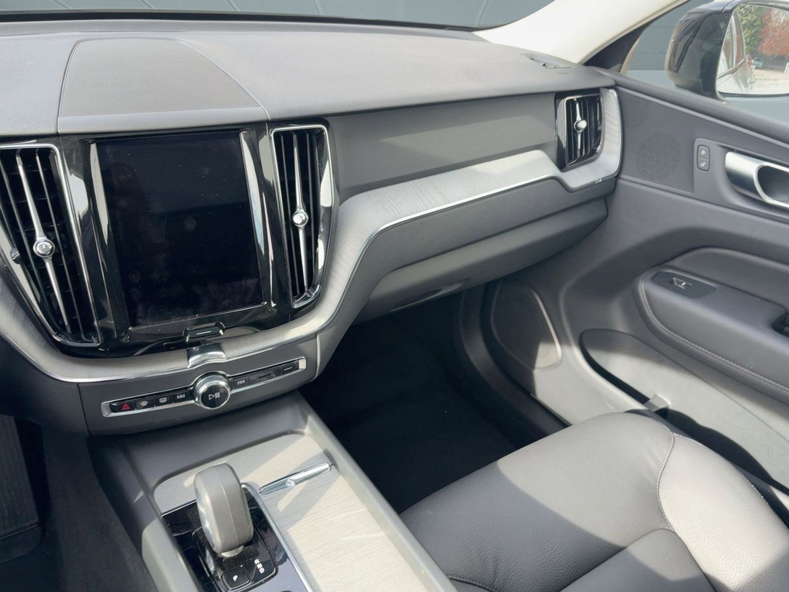 Certified 2025 Volvo XC60 B5 Plus image 27