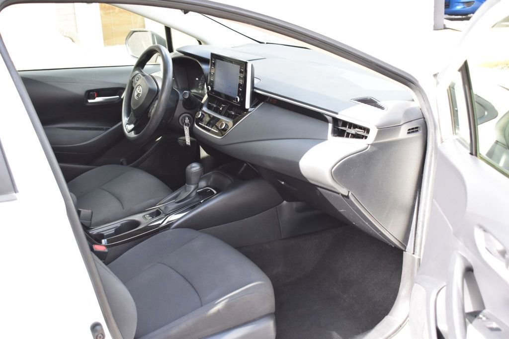 Used 2021 Toyota Corolla LE image 18