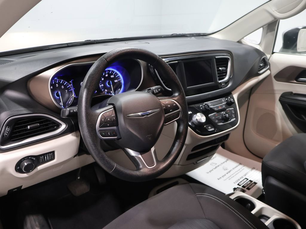 Used 2021 Chrysler Voyager LX image 20