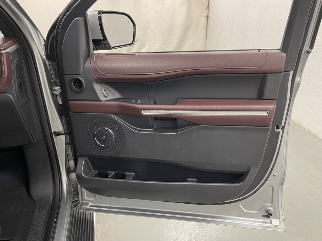 Used 2023 Ford Expedition Limited image 9