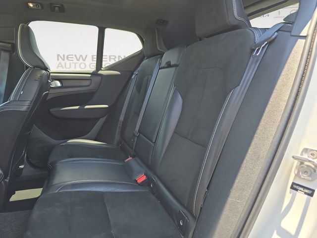 Used 2020 Volvo XC40 T5 R-Design w/ Protection Package Premier AWD/4WD image 8