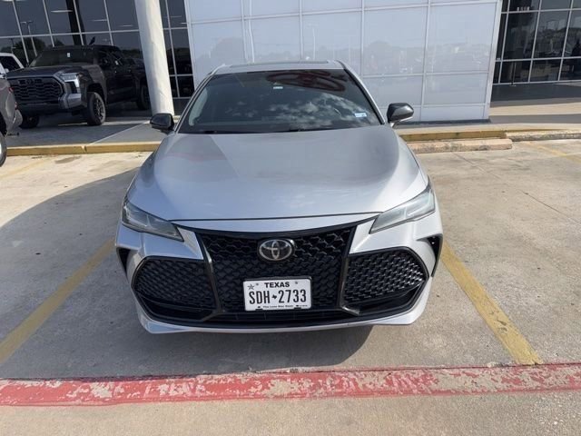 Used 2019 Toyota Avalon Touring FWD image 2