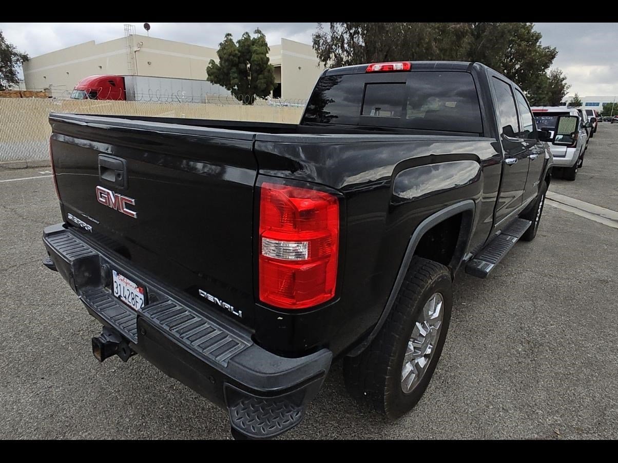 Used 2018 GMC Sierra 2500 Denali w/ Duramax Plus Package AWD/4WD image 9