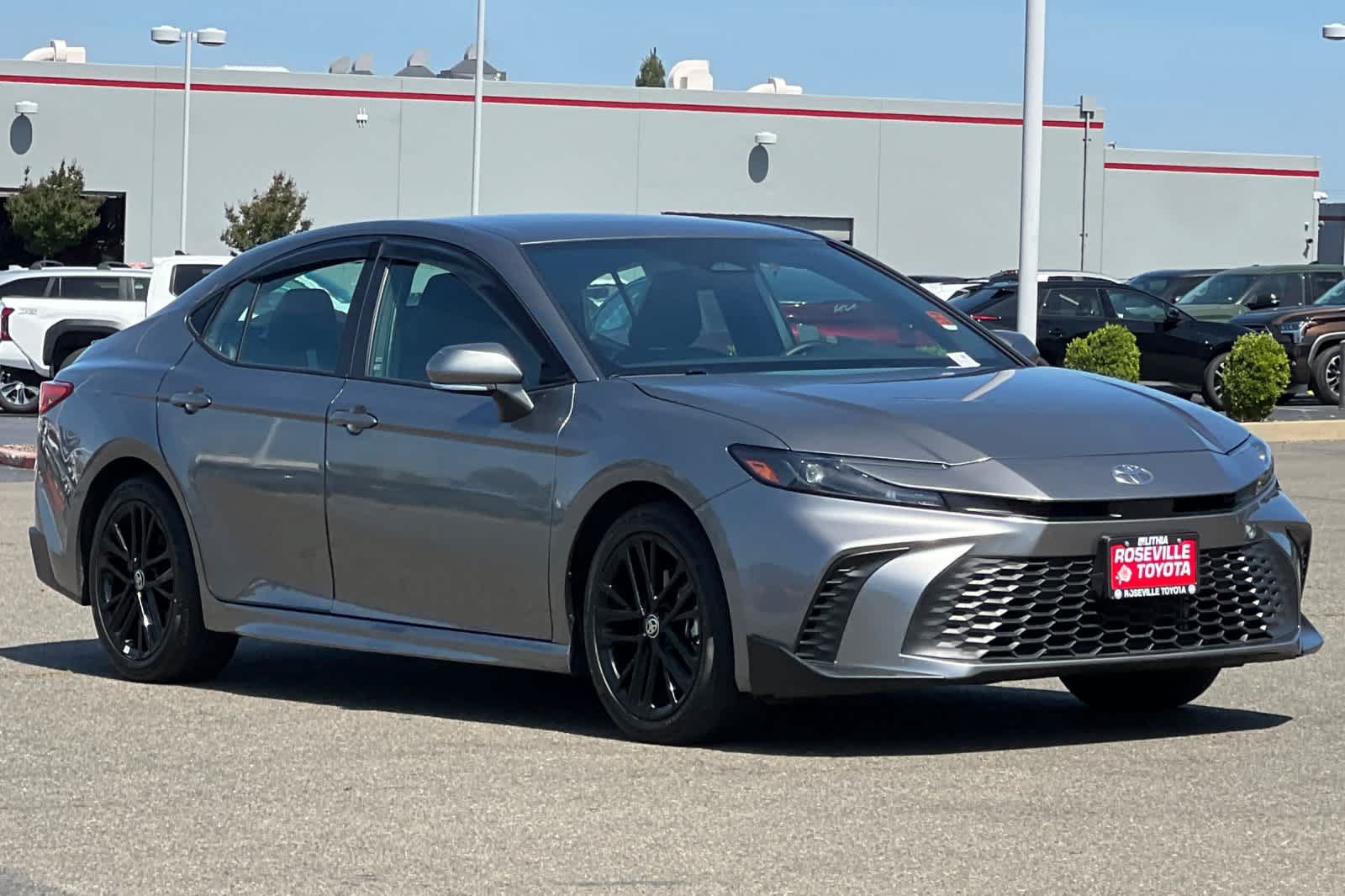 Used 2025 Toyota Camry SE FWD image 5