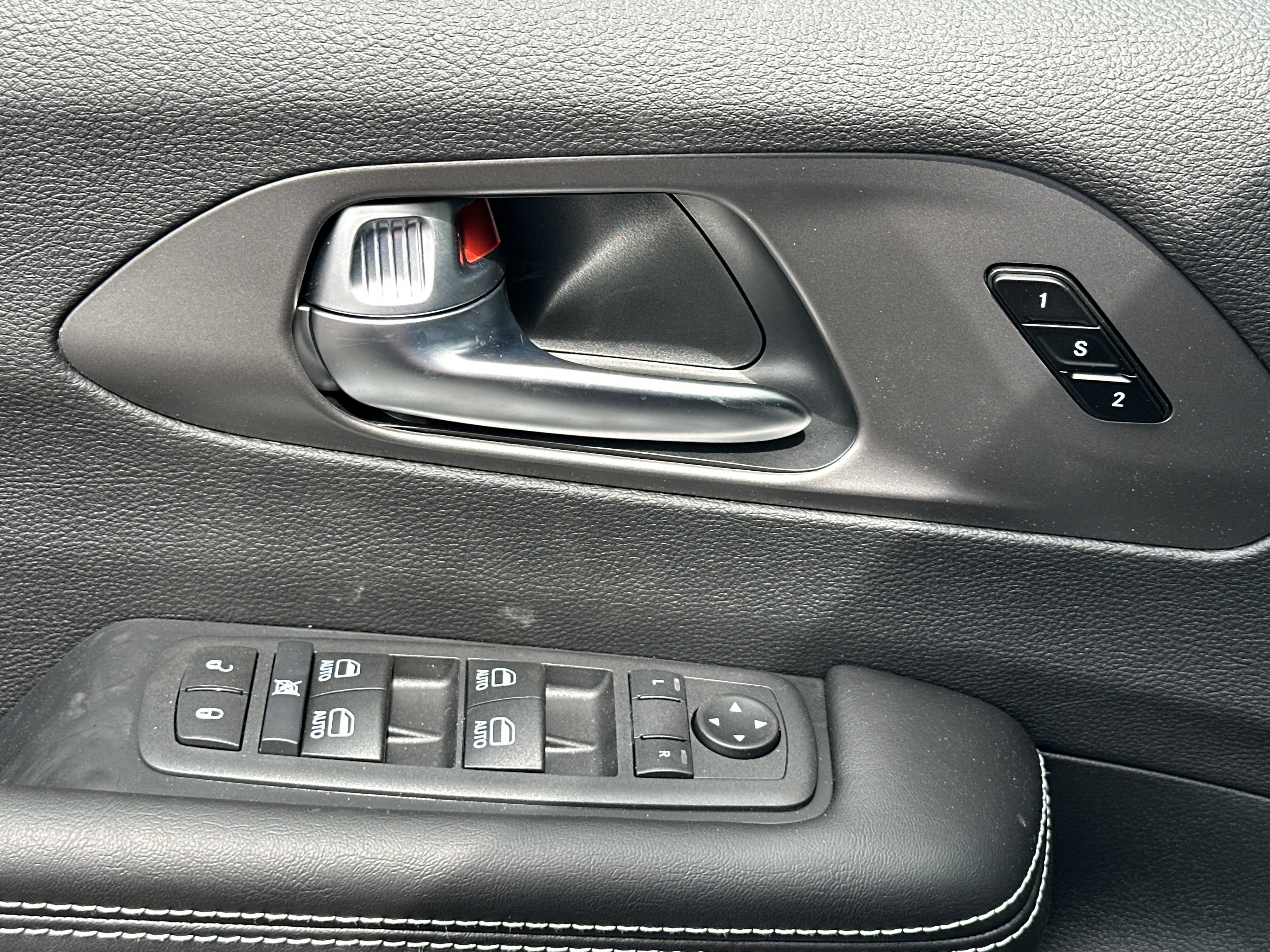 New 2027 Chrysler Pacifica Select AWD/4WD image 12